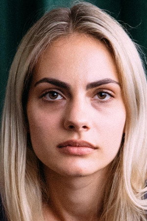Tara Thaller in Cricket & Antoinette