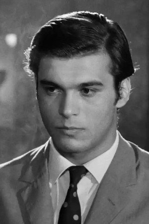 Alkis Yannakas in Stranded