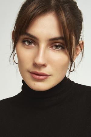 Adriana Ubani in Sola y borracha