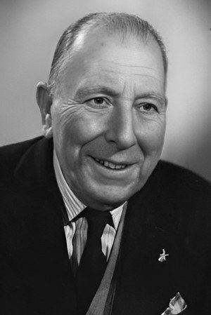 José Isbert in The Gang of Eleven