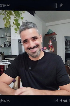 Luiz Menezes in Tiro Certo - Rio em Chamas