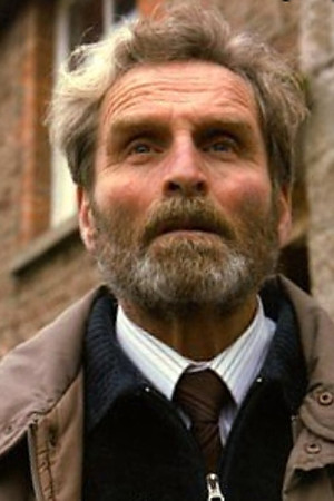 Nick Hobbs in Closer