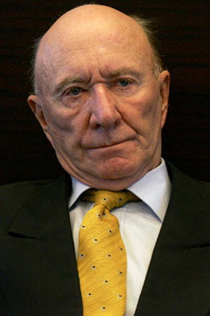 Stéphane Steeman in The Twelve Tasks of Asterix