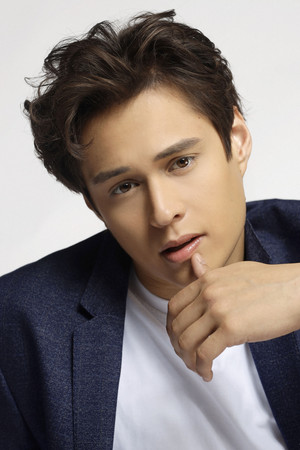 Enrique Gil in Just the Way You Are