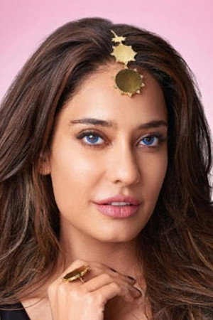 Lisa Haydon in Aisha