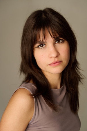 Ambre Lavigne in Entrebâillé