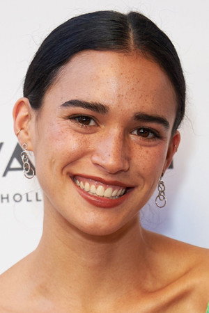 Emma Pasarow in BOB