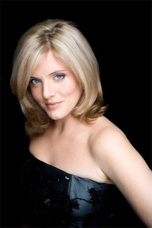 Méav Ní Mhaolchatha in Celtic Woman: A New Journey