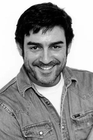 Miguel Ortiz in Poppers