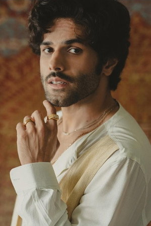 Mrinal Dutt in Upstarts