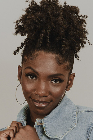 Késia Estácio in Elza