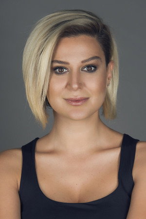 Hande Katipoğlu in Dance with the Jackals 5