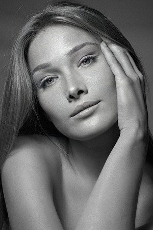 Carla Bruni in Pop Models
