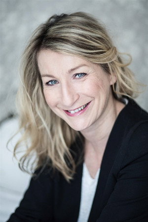 Elisabeth Buffet in Anne Roumanoff : Crise de rire ou rire de crise ?