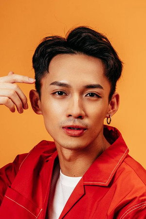 Aaron Hong in Icarus