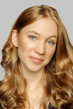 Maja Kalbarczyk in Glorious Summer