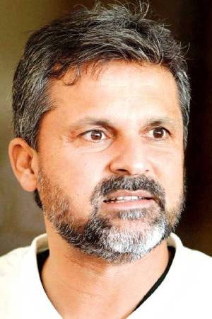 Moin Khan in Dennis Does Pakistan