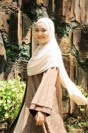 Erly Rika Wardani in Mbok Wantun & Anak-anaknya