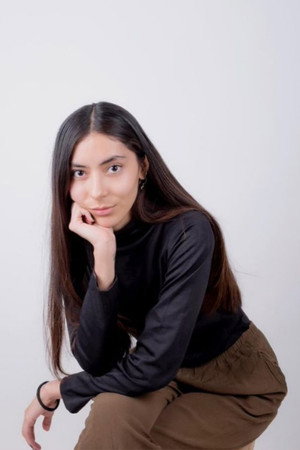 Gabriela Lucas in Blooming