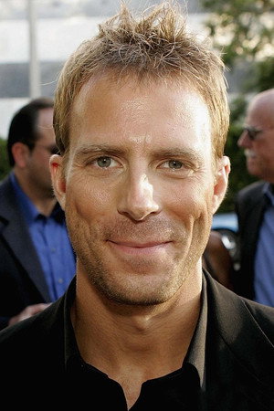 Daniel Travis in Open Water