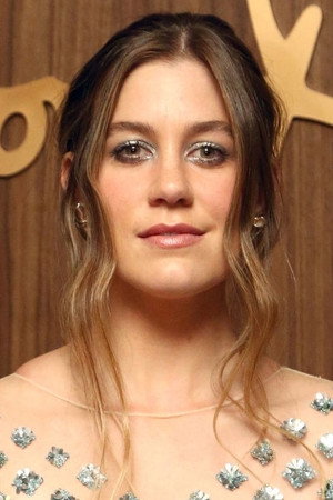 Laura Dreyfuss in After Party