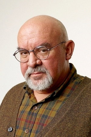 Stuart Gordon in The Return of the Living Dead:  The Decade of Darkness