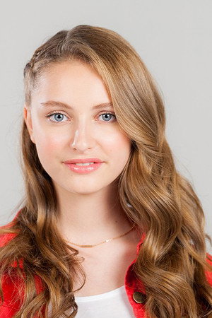 Beatrice Vendramin in How to Grow Up Despite Your Parents