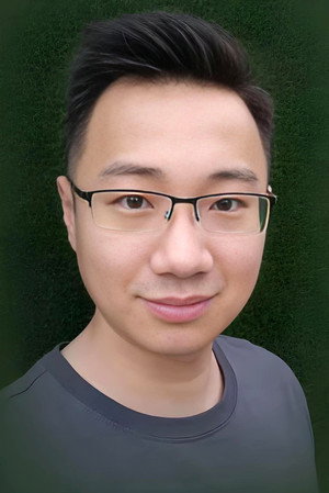 Sen Zhongren in Sea in a Box