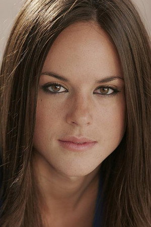 Sarah Butler in Woman on the Run