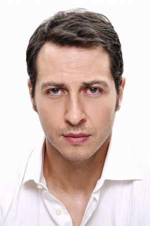 Ali Aksöz in Housewife