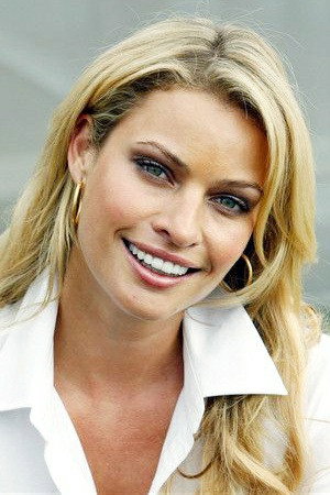 Kristy Hinze in The Extra