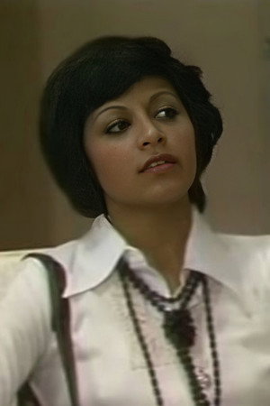 Ahlam Mubarak in Samet Sons