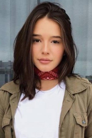 Kiria Malheiros in Confessions of an Invisible Girl