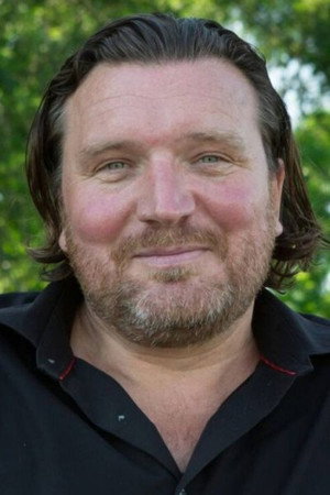 Troels Skjærbæk in Niels Hausgaard: Finer Han Kanten