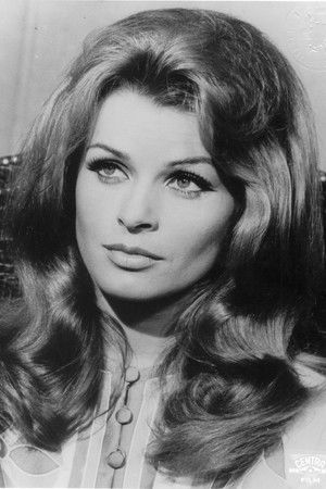 Senta Berger in Notti e nebbie
