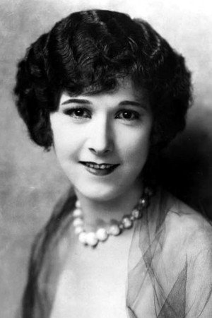 Wanda Wiley in Playing the Swell