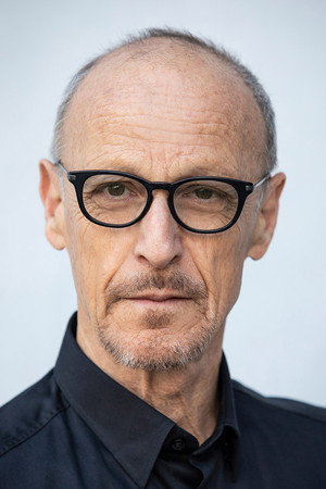 Ami Weinberg in Close to Home