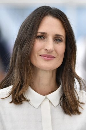Camille Cottin in Les Gorilles