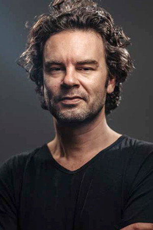 Tom Dewispelaere in Left Bank