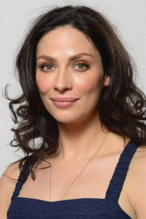 Joanne Kelly in Going the Distance