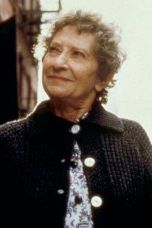 Reizl Bozyk in Crossing Delancey