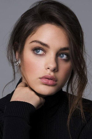 Odeya Rush in Let It Snow