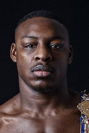 Dan Azeez in Craig Richards vs. Dan Azeez