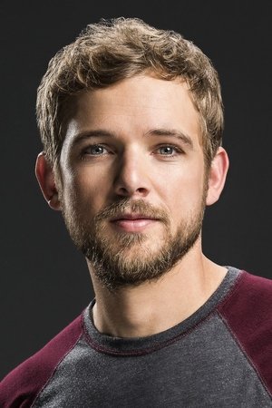 Max Thieriot in Chloe