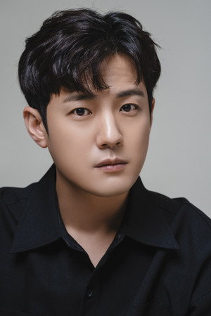 Seo Jun-young in Broken