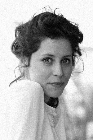 Inés Efrón in Glue