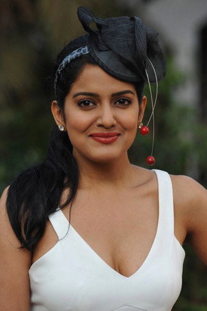 Vishakha Singh in Vaaliba Raja