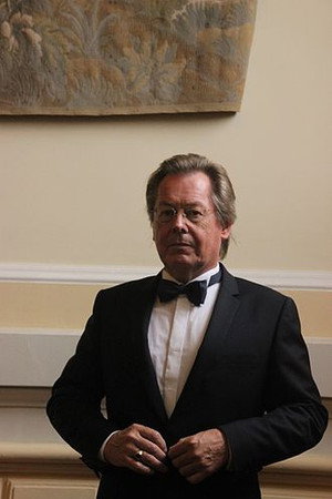 Roger Dale in PAX VOBIS