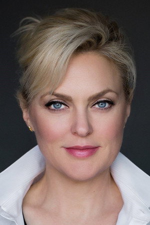 Elaine Hendrix in Romy and Michele s High School Reunion
