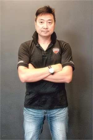 Raymond Tsang Chau-Ming in Sunny and the Elephant